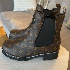 Chunky ankle boots Size 41 NEW